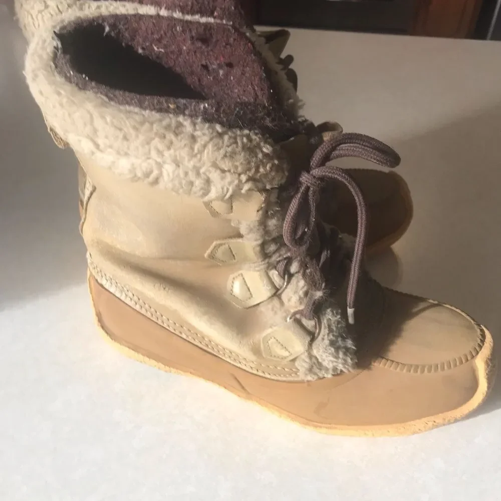 Vintage Women's Sorel Nanook Boots Size 9 Wool Lined Fur Winter Snowmobile